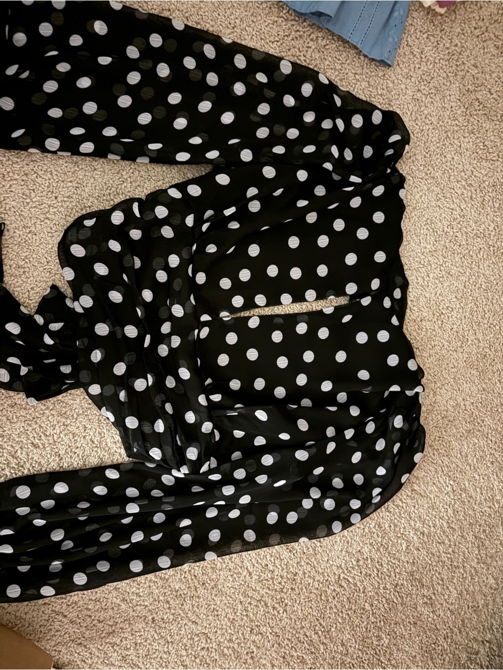Lulu's Black and White Polka Dot Keyhole Cropped Blouse - Picture 3 of 3